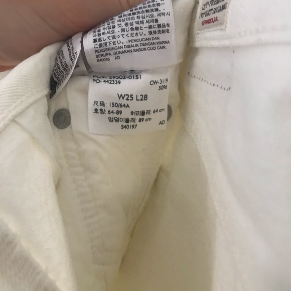 NWOT Aritzia Levi’s 501 White Jeans Sz 25 - Picture 6 of 7
